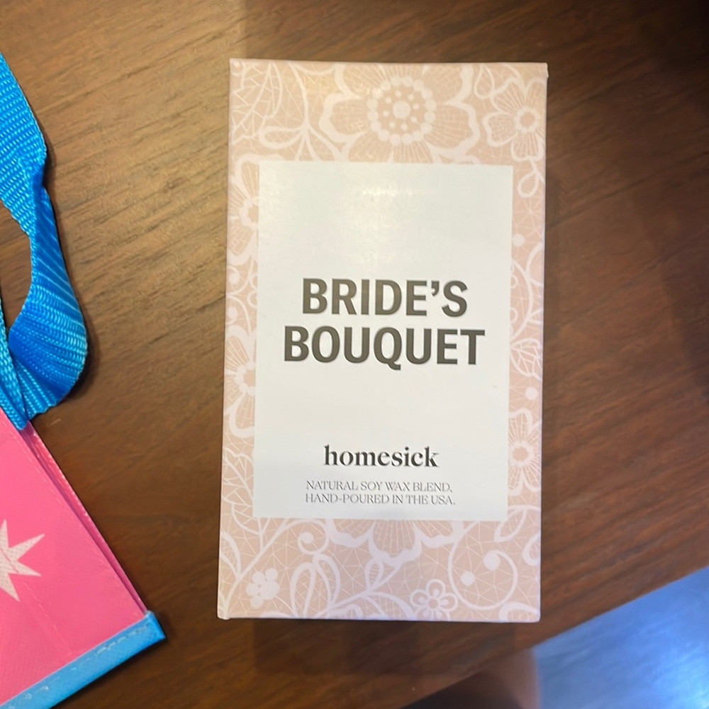 Homesick Candle: Bride’s Bouquet